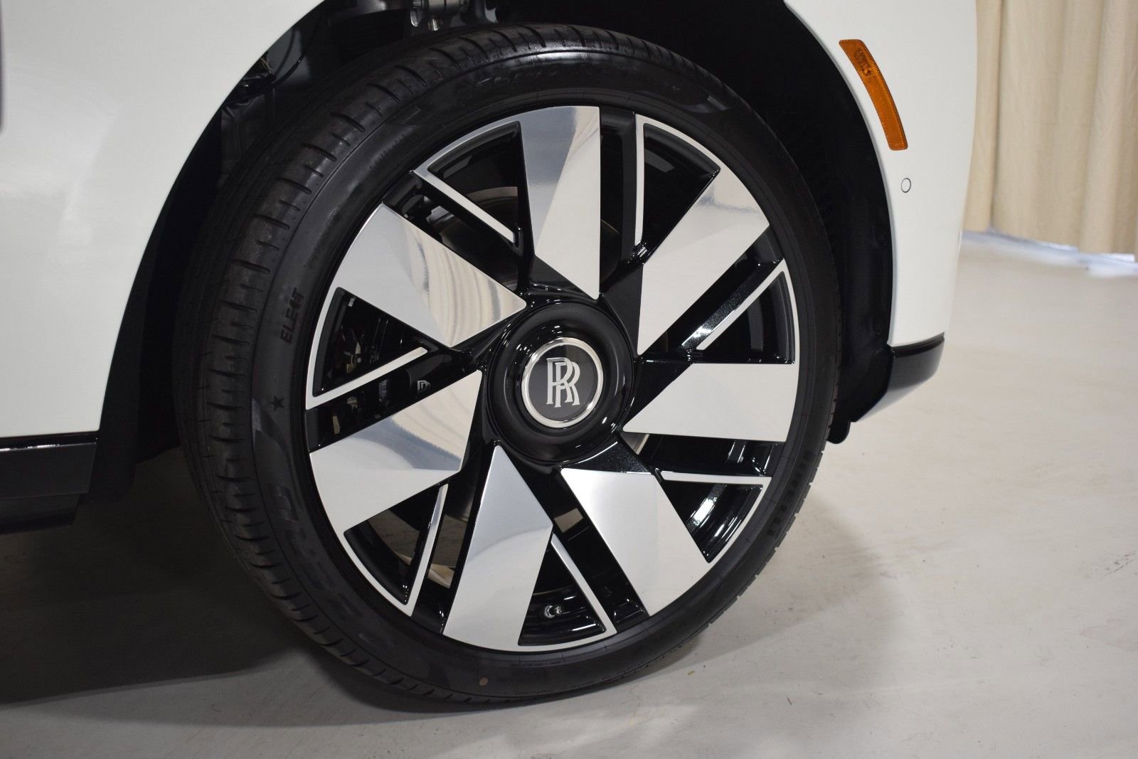 New 2026 Rolls-Royce Cullinan image 15