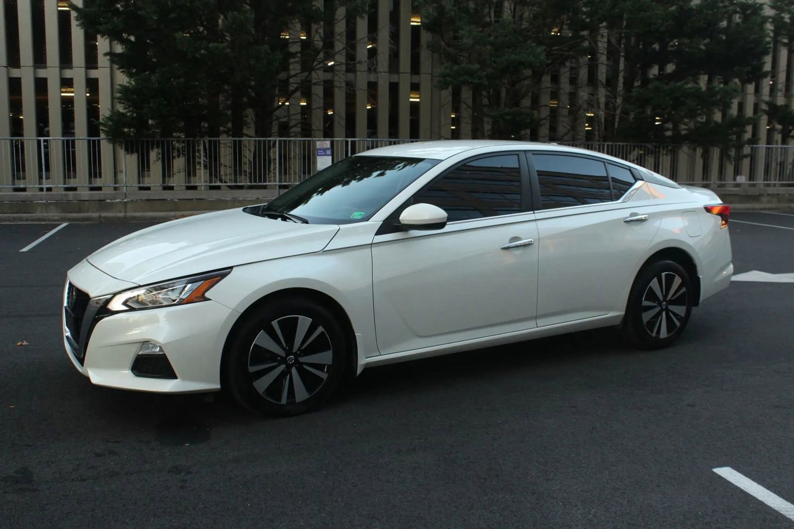 Used 2022 Nissan Altima 2.5 SV AWD/4WD image 11