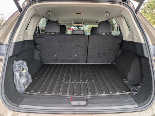 Certified 2025 Nissan Rogue SV image 29