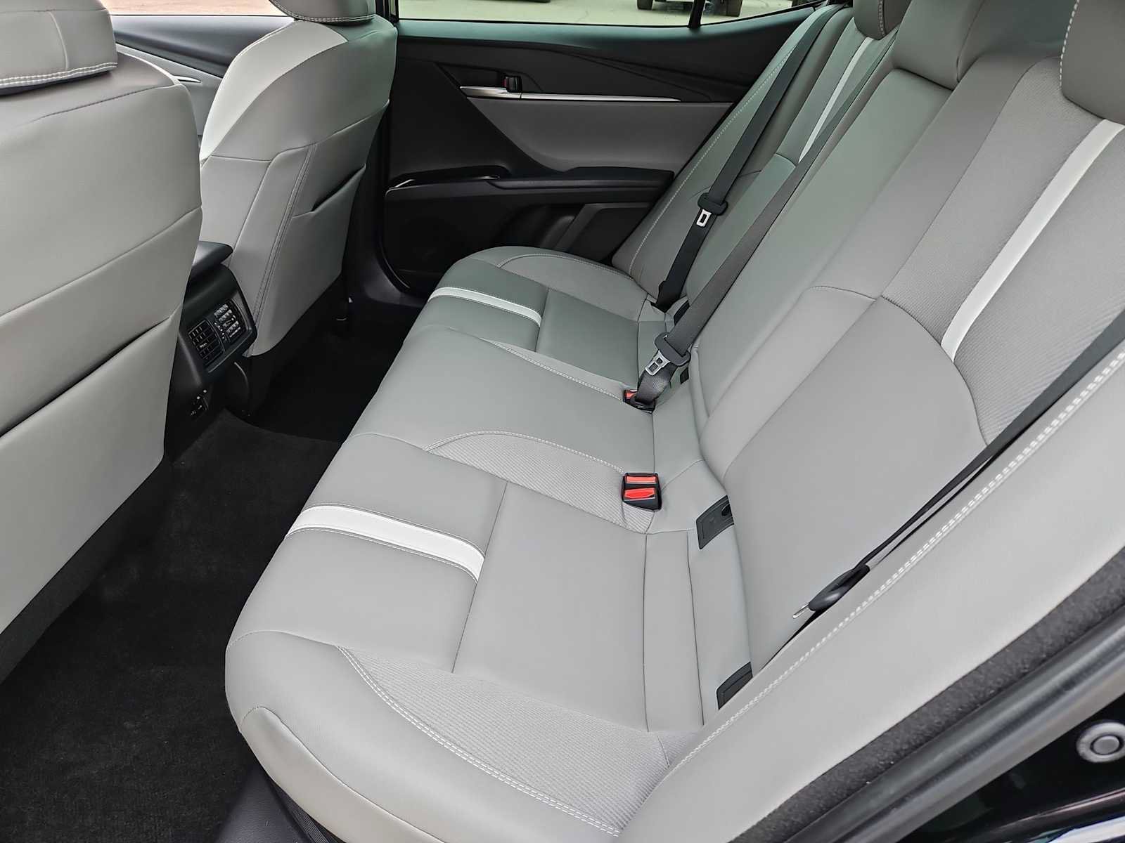 Used 2025 Toyota Camry SE w/ Convenience Package FWD image 19