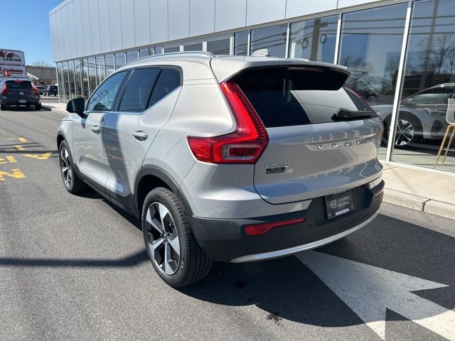 Certified 2025 Volvo XC40 B5 Plus image 3