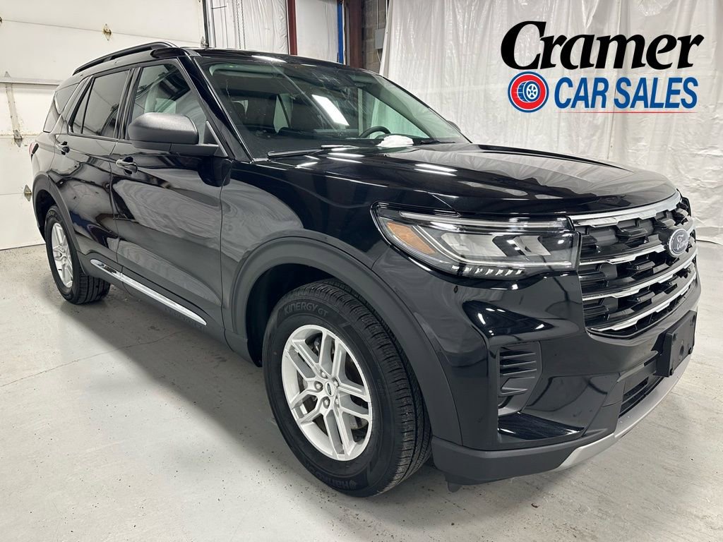 Used 2025 Ford Explorer Active AWD/4WD image 1