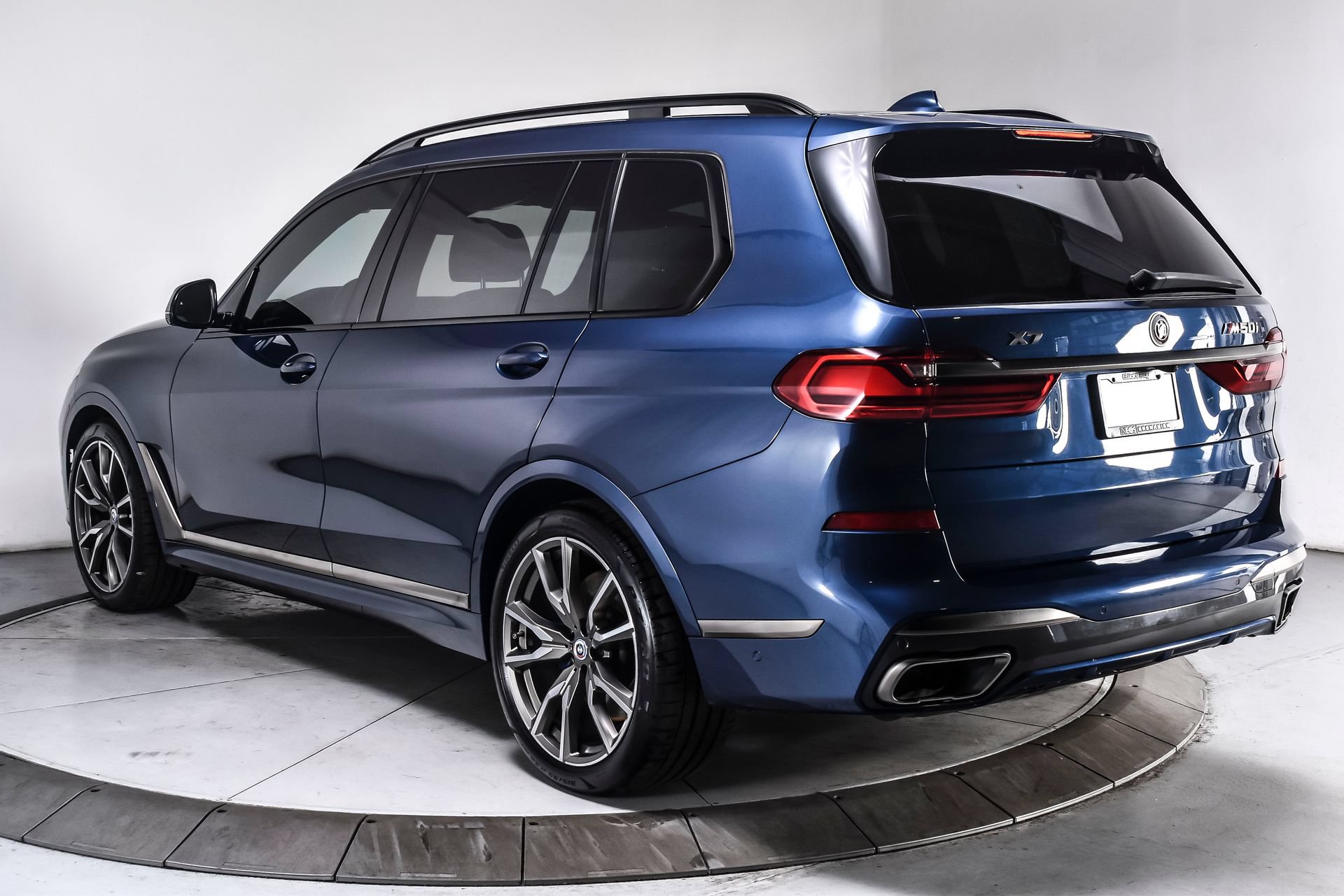 Used 2022 BMW X7 M50i w/ Dynamic Handling Package AWD/4WD image 4
