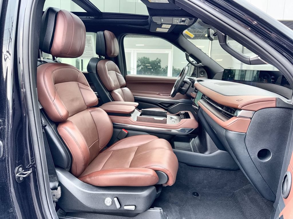 Certified 2025 Lincoln Navigator Reserve AWD/4WD image 28
