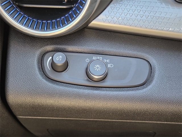 Certified 2025 Chevrolet Trax LT w/ LT Convenience Package image 35