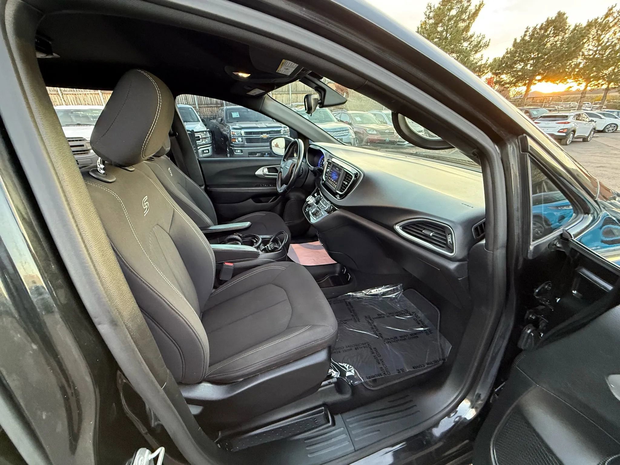 Used 2018 Chrysler Pacifica Touring Plus w/ S Appearance Package image 19