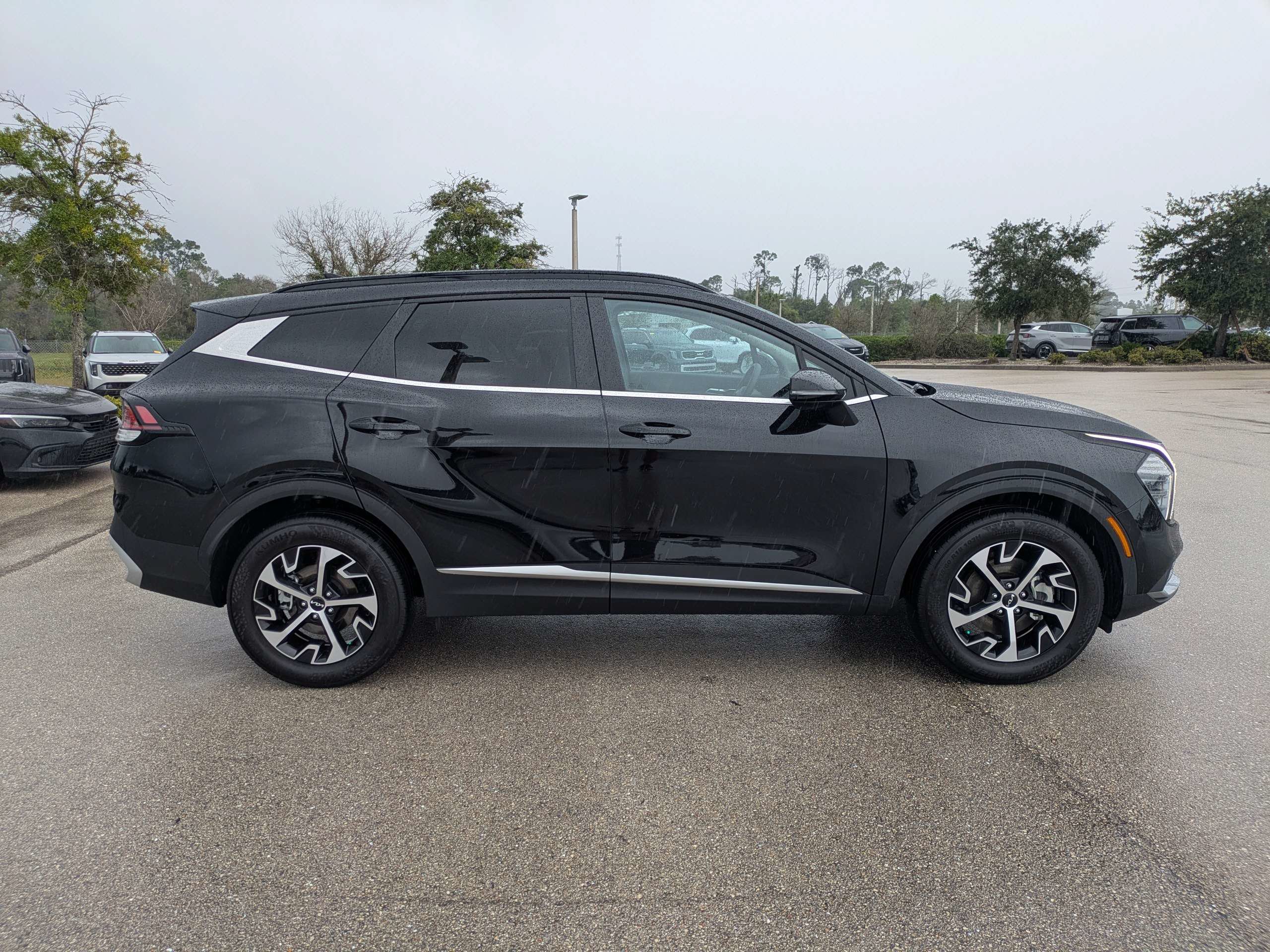 Used 2025 Kia Sportage EX w/ Premium Package AWD/4WD image 3