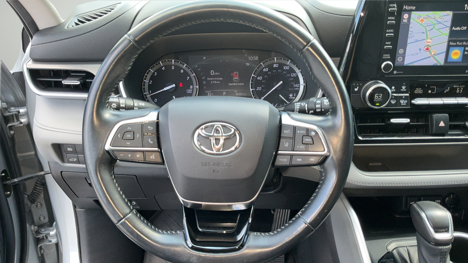Used 2021 Toyota Highlander XLE AWD/4WD image 26
