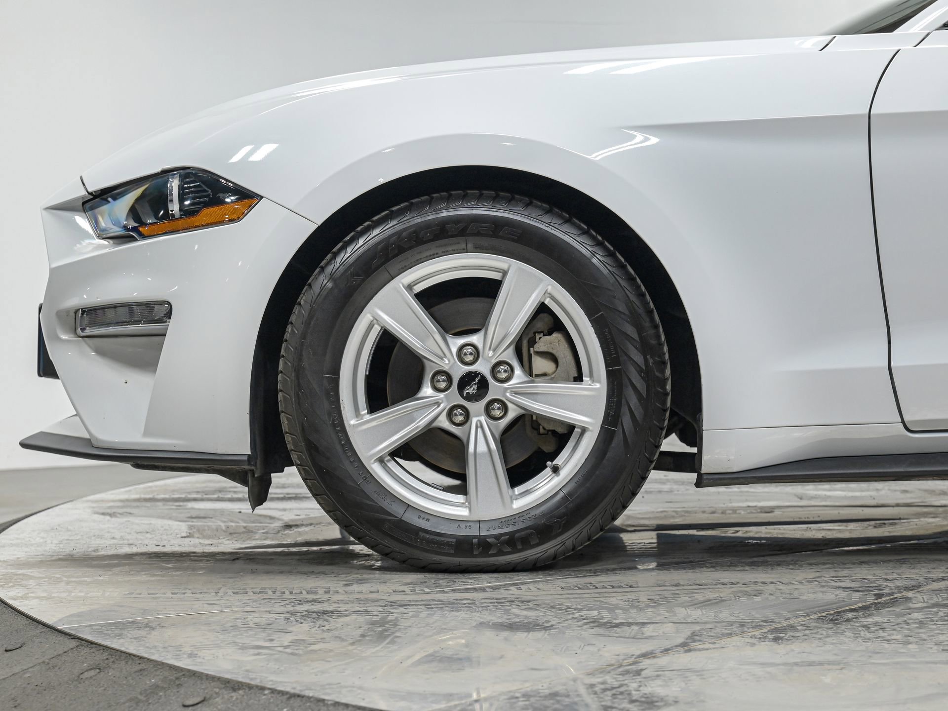 Used 2020 Ford Mustang Coupe RWD image 3