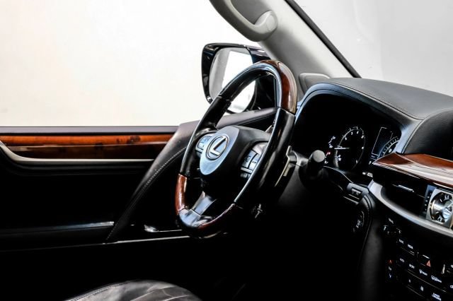 Used 2021 Lexus LX 570 4WD w/ Luxury Package image 15