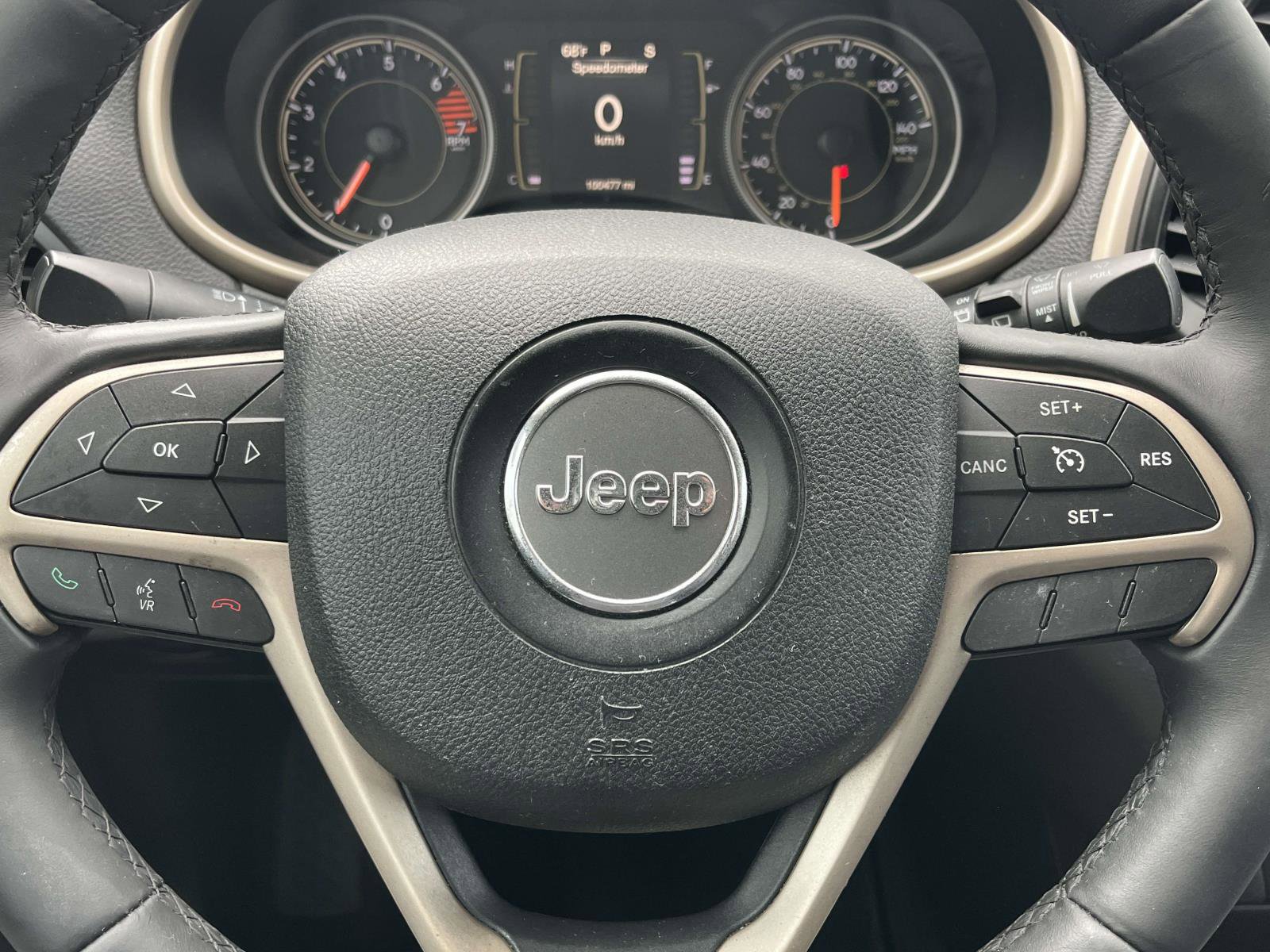 Used 2017 Jeep Cherokee Latitude w/ Comfort/Convenience Group FWD image 17