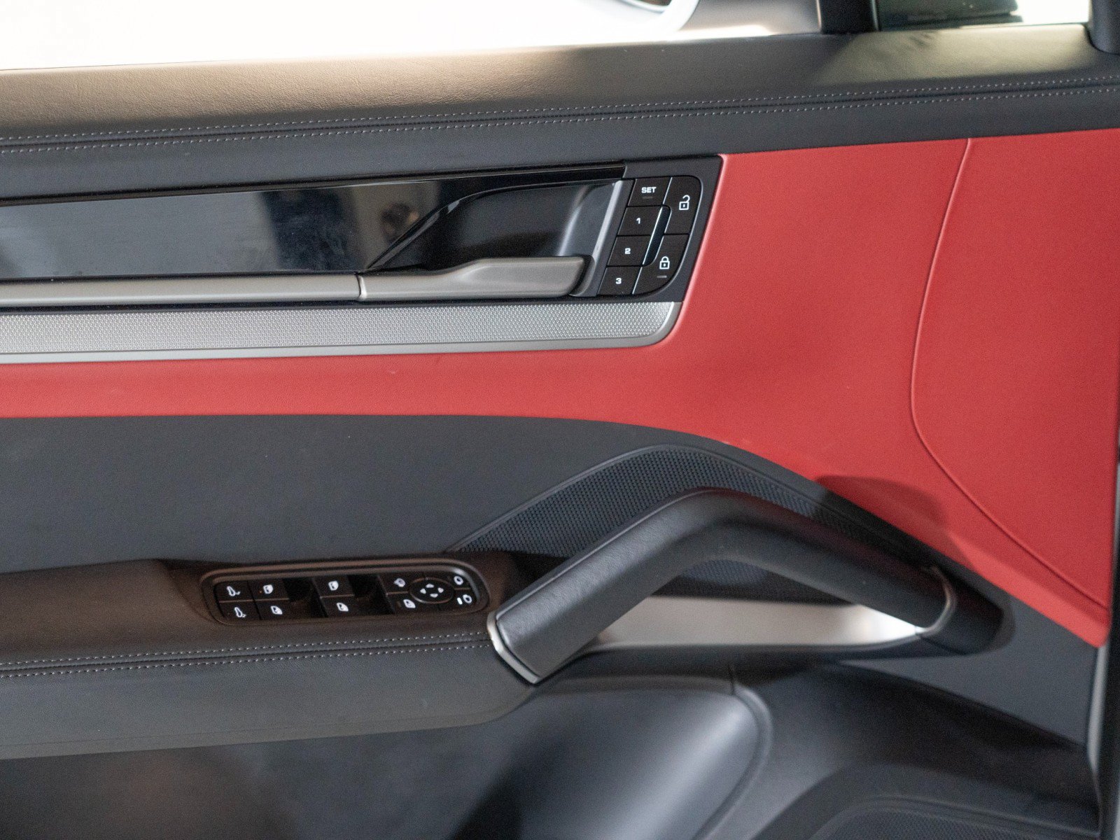 Certified 2026 Porsche Cayenne AWD/4WD image 18