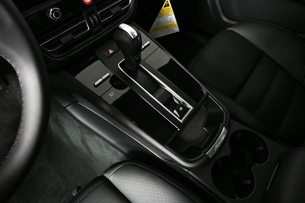 Certified 2026 Porsche Macan image 17
