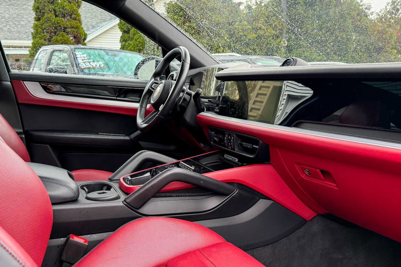Used 2024 Porsche Cayenne Coupe image 11