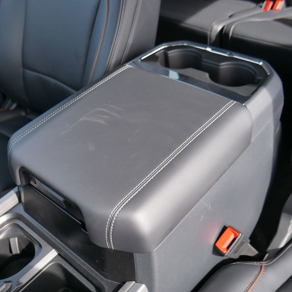 New 2026 Ford F250 Lariat w/ Black Appearance Package image 32