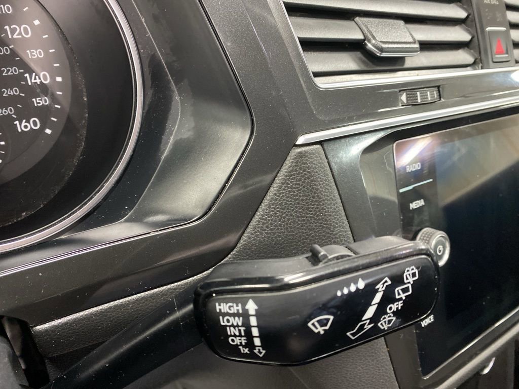 Used 2018 Volkswagen Tiguan SEL w/ 3rd Row Seat Package image 41