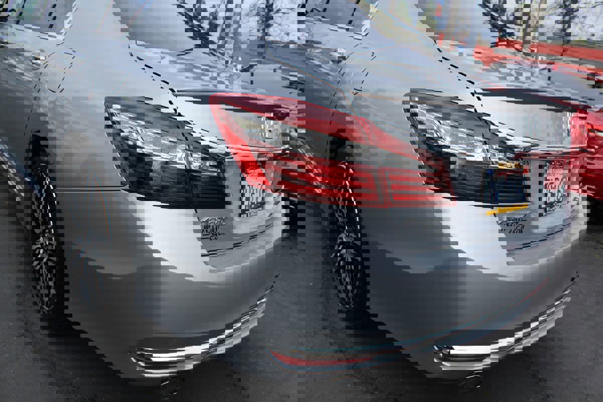 Used 2017 Honda Accord Sport image 14