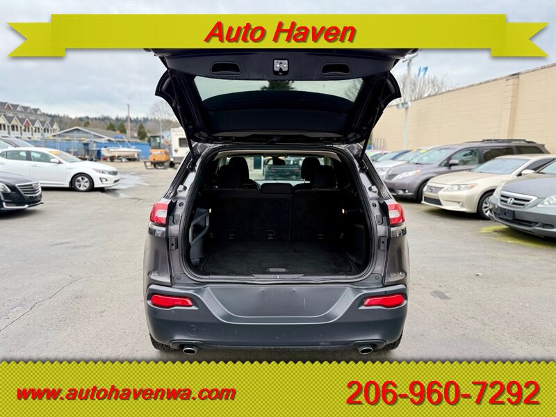 Used 2014 Jeep Cherokee Latitude AWD/4WD image 8