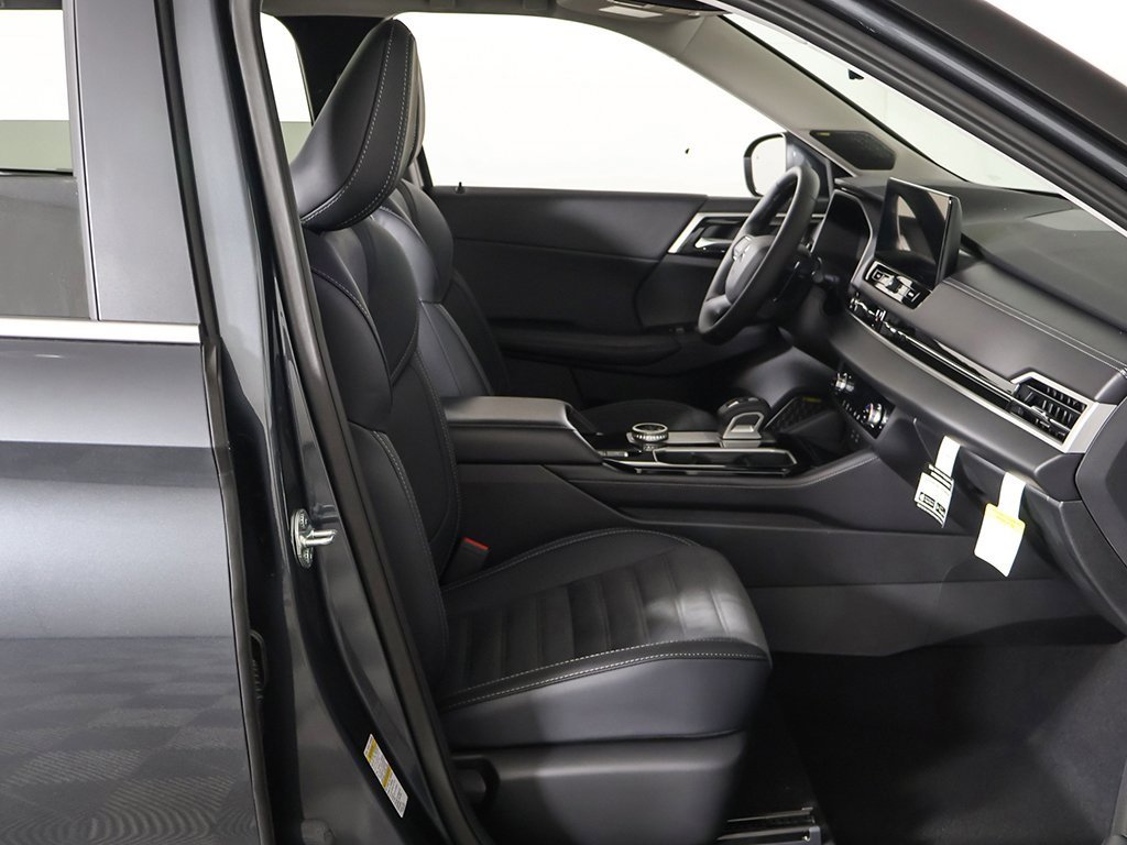 New 2025 Mitsubishi Outlander SE image 30