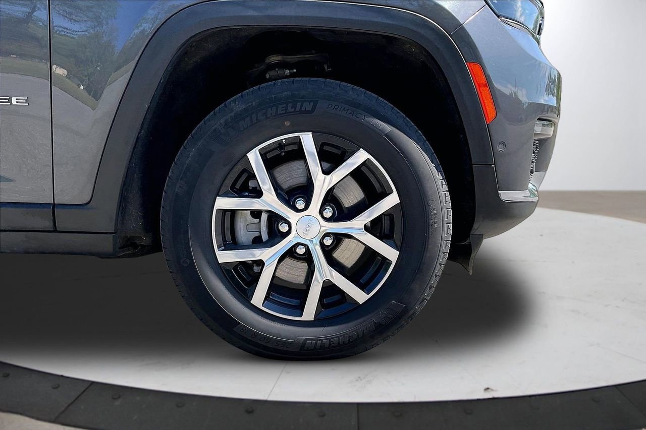Used 2024 Jeep Grand Cherokee L Limited w/ Luxury Tech Group II image 37