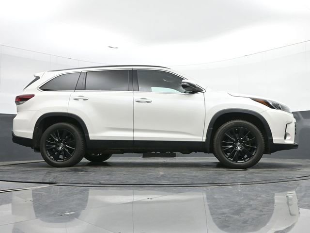 Used 2019 Toyota Highlander SE image 23