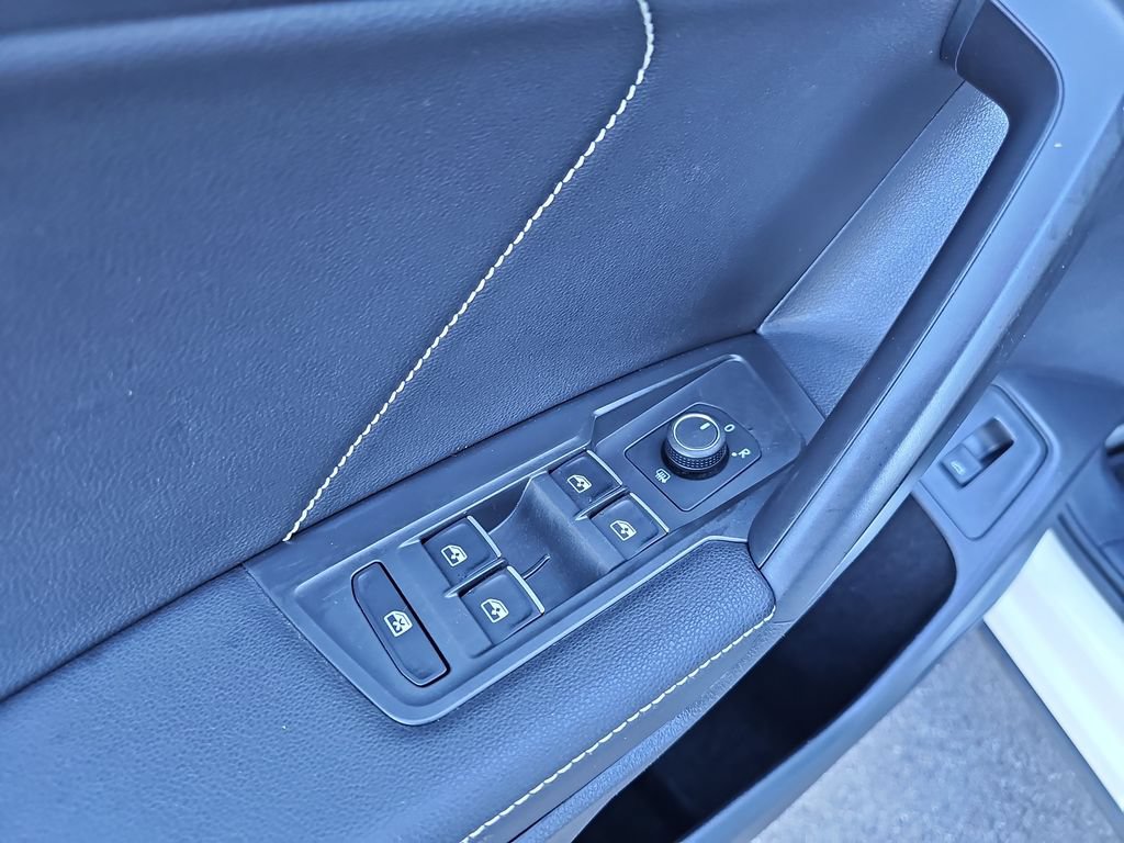 Used 2022 Volkswagen Tiguan SE R-Line AWD/4WD image 19