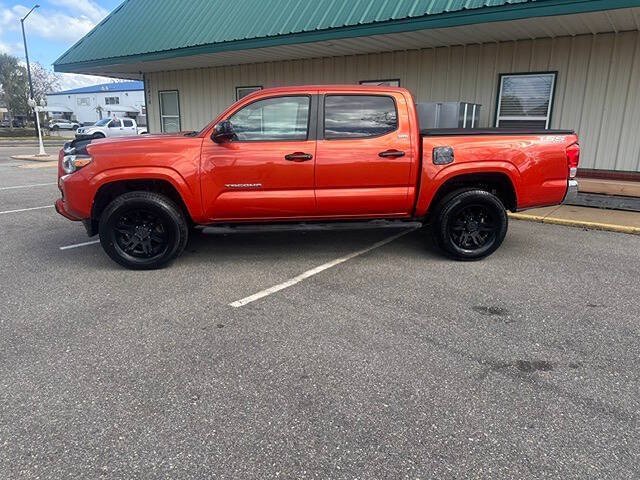 Used 2016 Toyota Tacoma SR5 w/ Towing Package RWD image 2