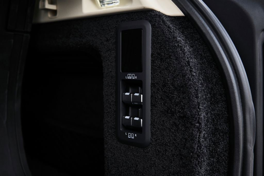 Used 2025 Land Rover Range Rover Long Wheelbase SE image 17