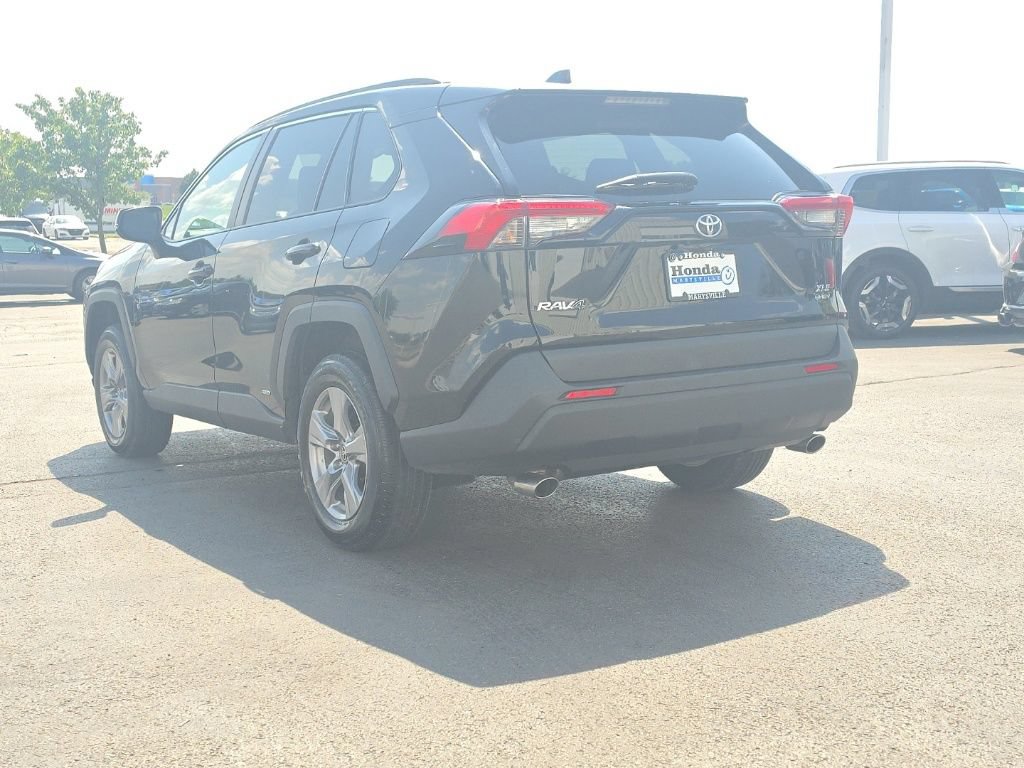 Used 2025 Toyota RAV4 XLE AWD/4WD image 5