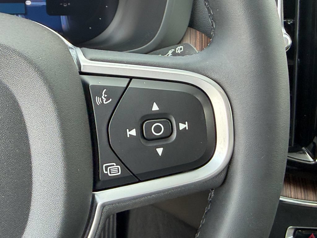 Used 2022 Volvo XC60 T8 Inscription Expression w/ Climate Package AWD/4WD image 27