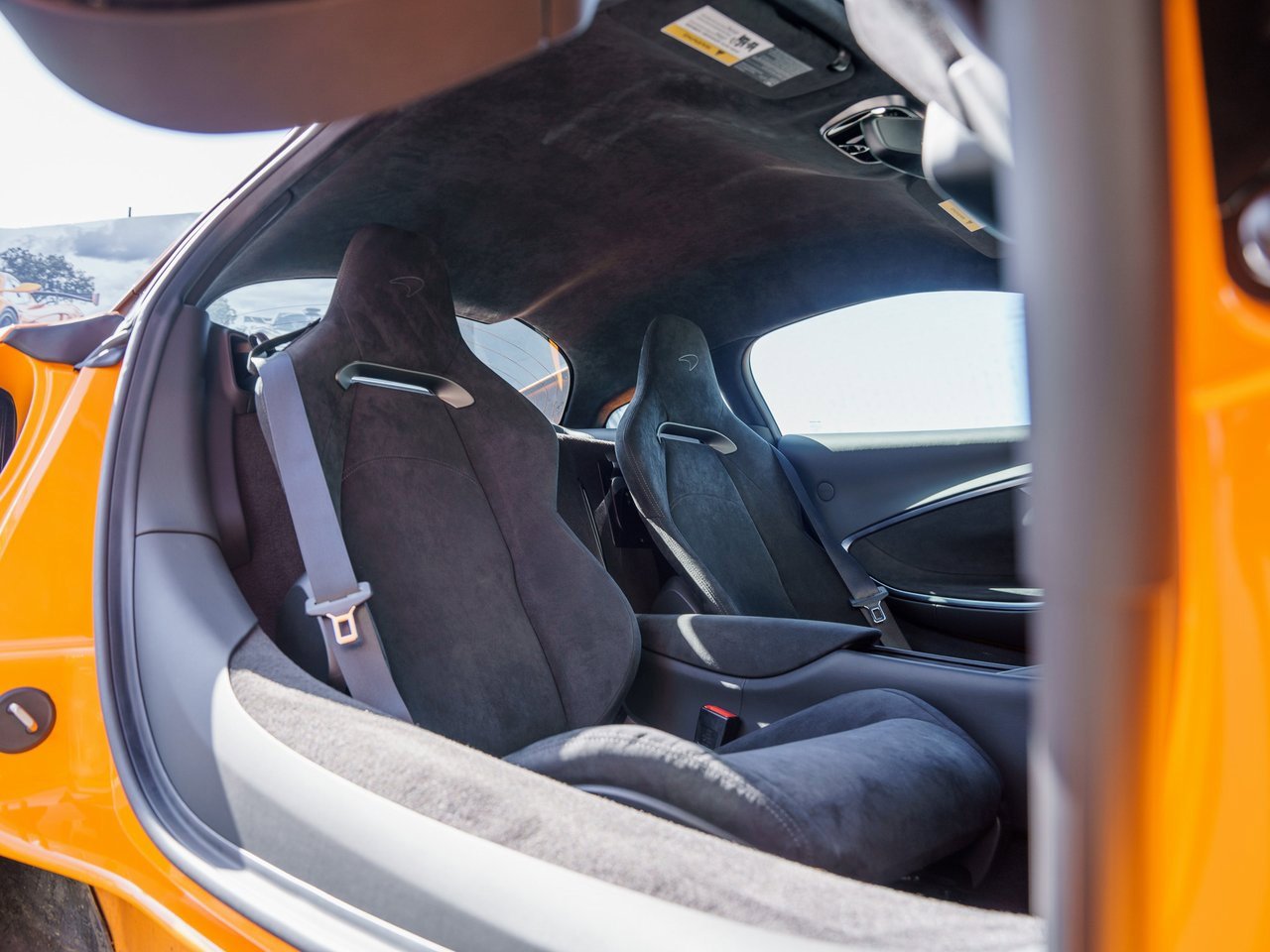 Used 2025 McLaren Artura image 18