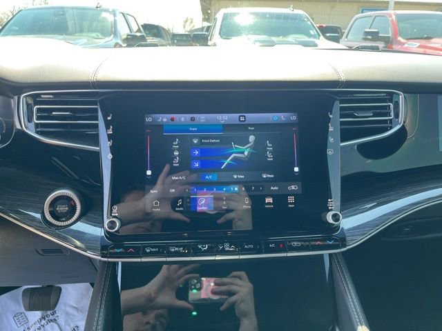 Used 2022 Jeep Wagoneer Series III w/ Premium Group I image 15