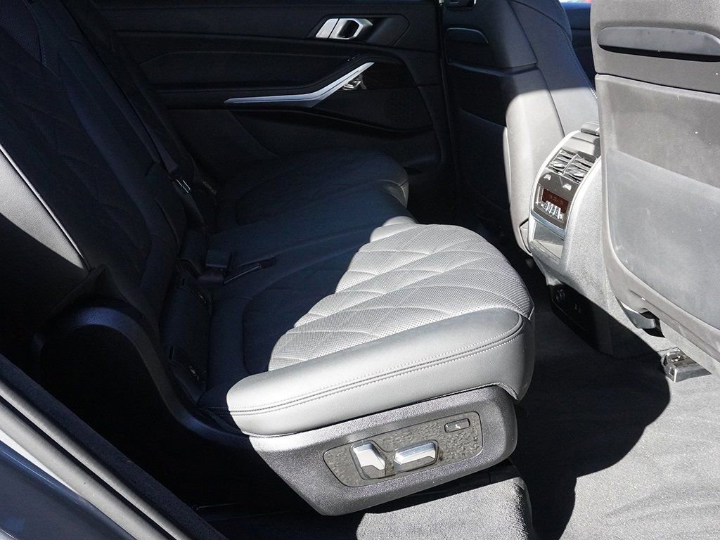 Used 2023 BMW X7 xDrive40i w/ Parking Assistance Package image 36