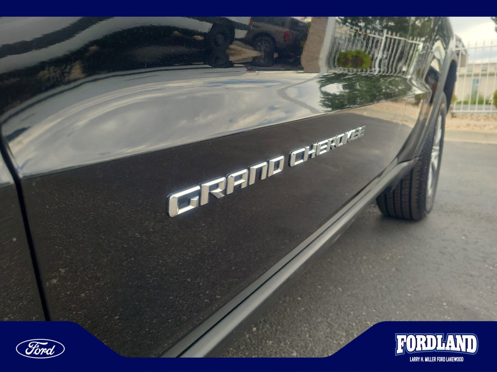 Used 2015 Jeep Grand Cherokee Limited w/ Luxury Group II AWD/4WD image 24