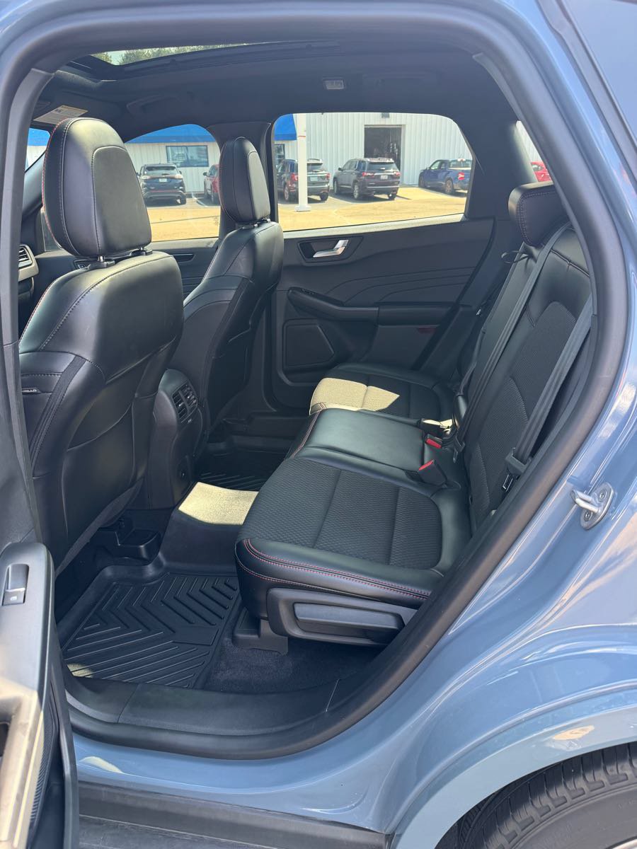 Used 2023 Ford Escape ST-Line w/ Tech Pack #1 AWD/4WD image 11