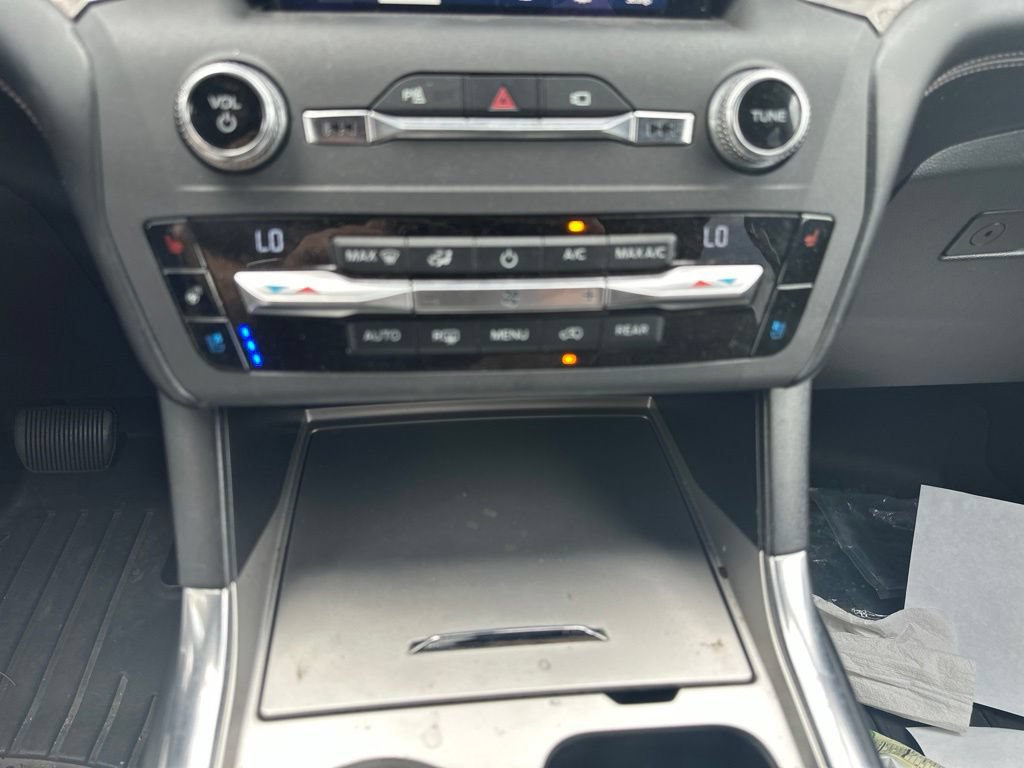 Used 2020 Ford Explorer Platinum w/ Premium Technology Package AWD/4WD image 25