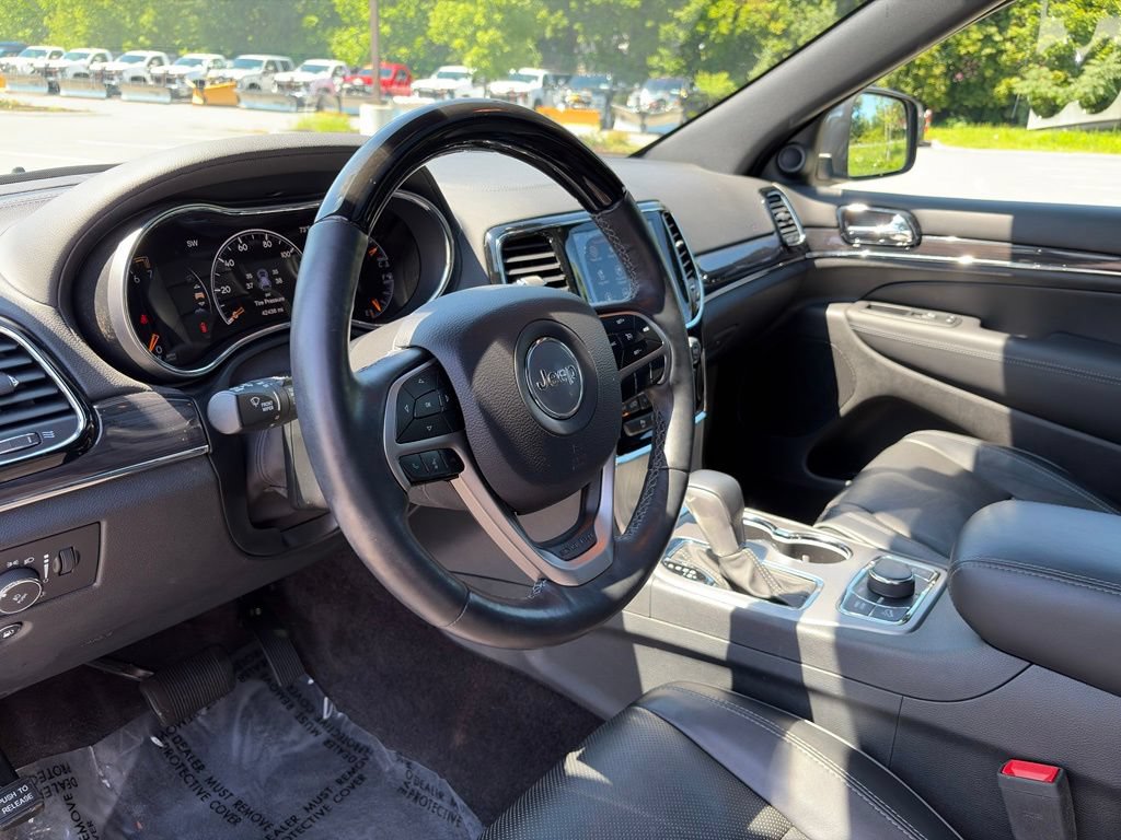 Used 2019 Jeep Grand Cherokee Overland AWD/4WD image 11