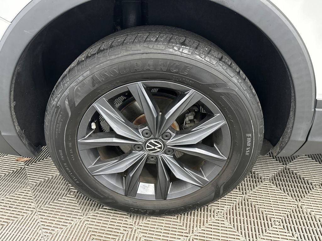 Used 2023 Volkswagen Tiguan SE FWD image 18