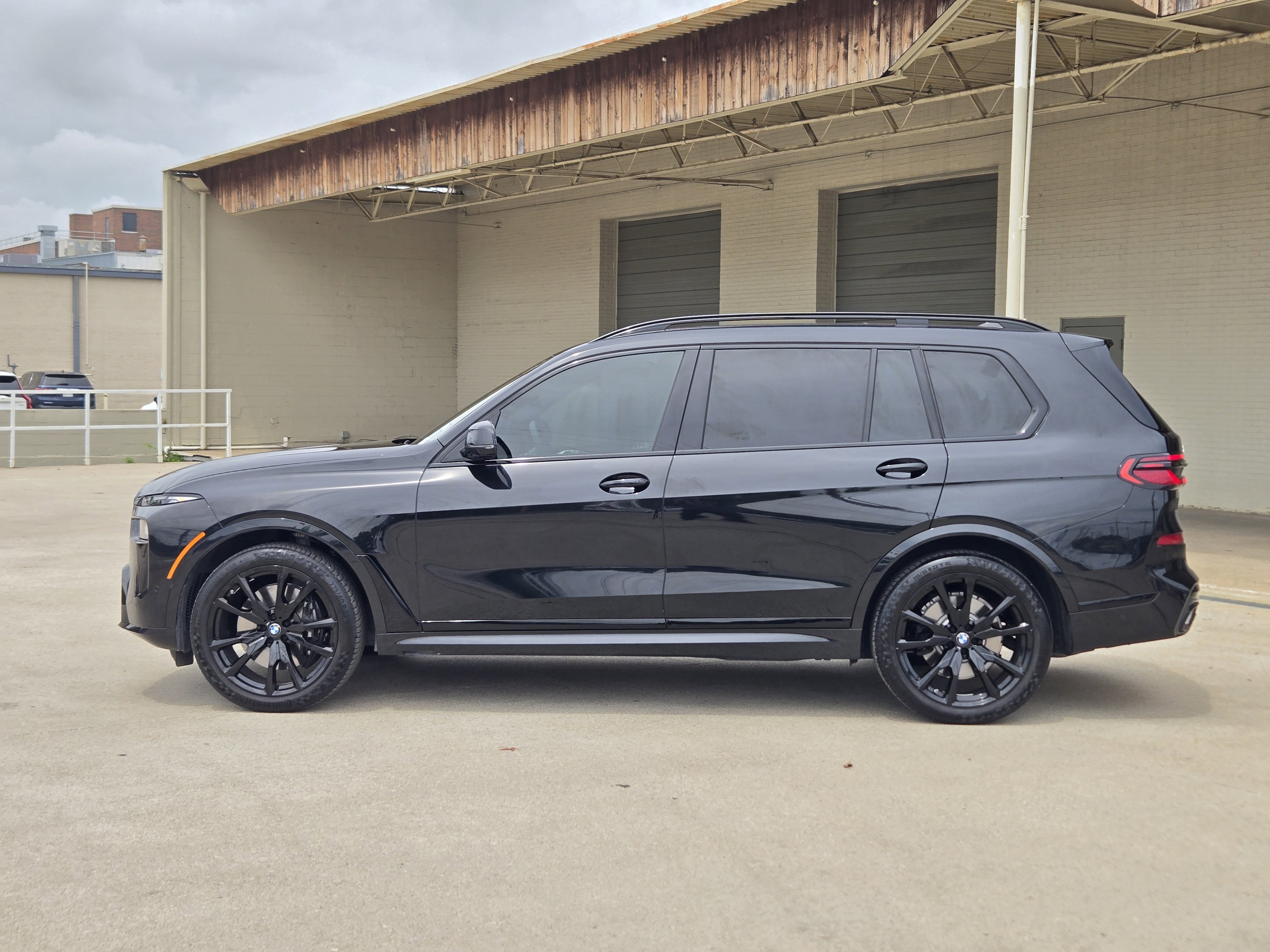Used 2026 BMW X7 xDrive40i w/ M Sport Package AWD/4WD image 4