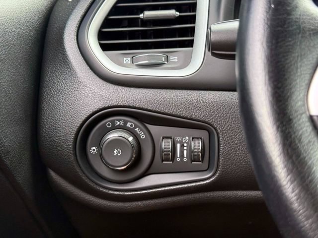Certified 2021 Jeep Renegade Latitude w/ Convenience Group AWD/4WD image 21