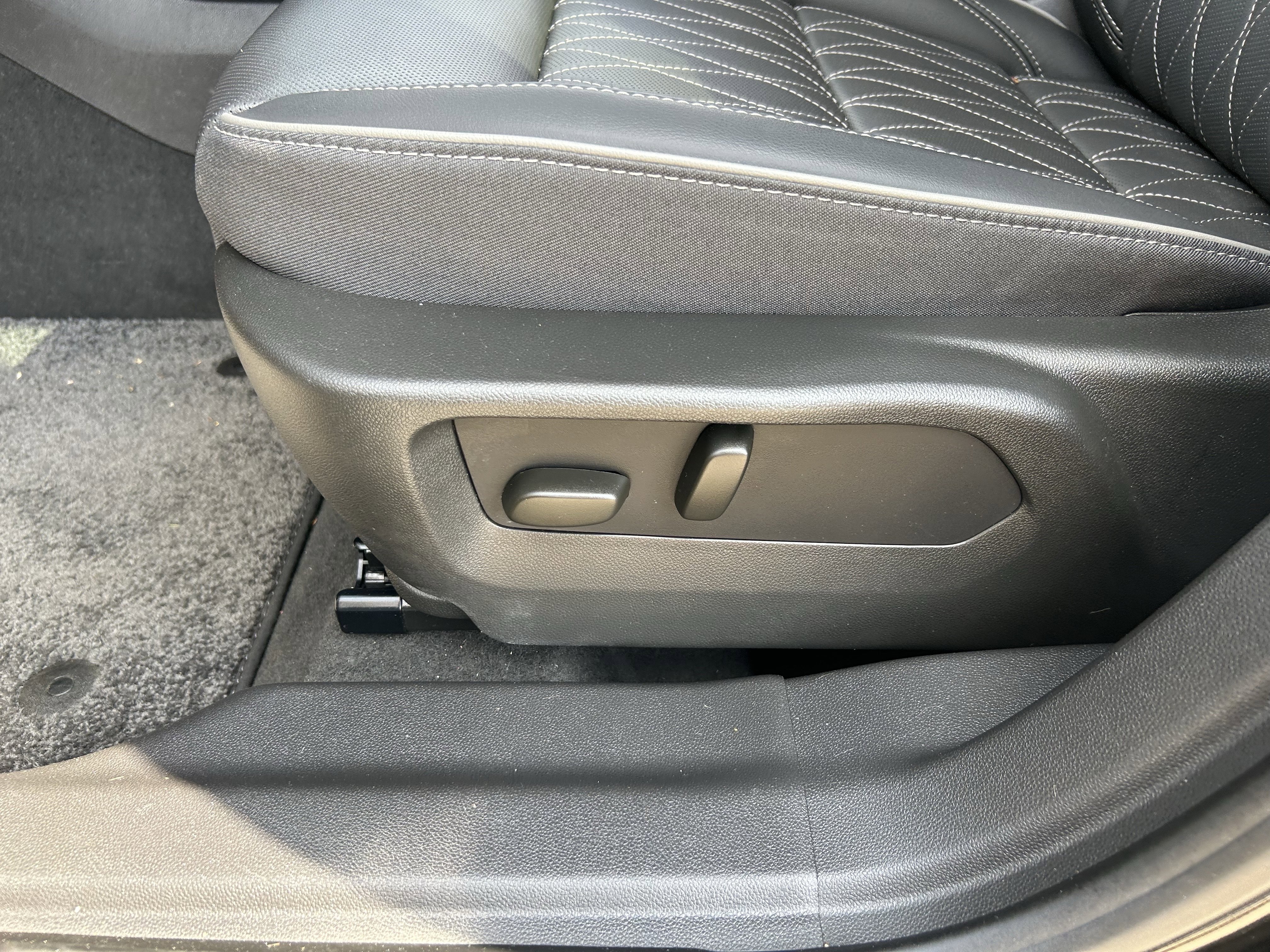 Used 2023 Buick Envision Avenir AWD/4WD image 22