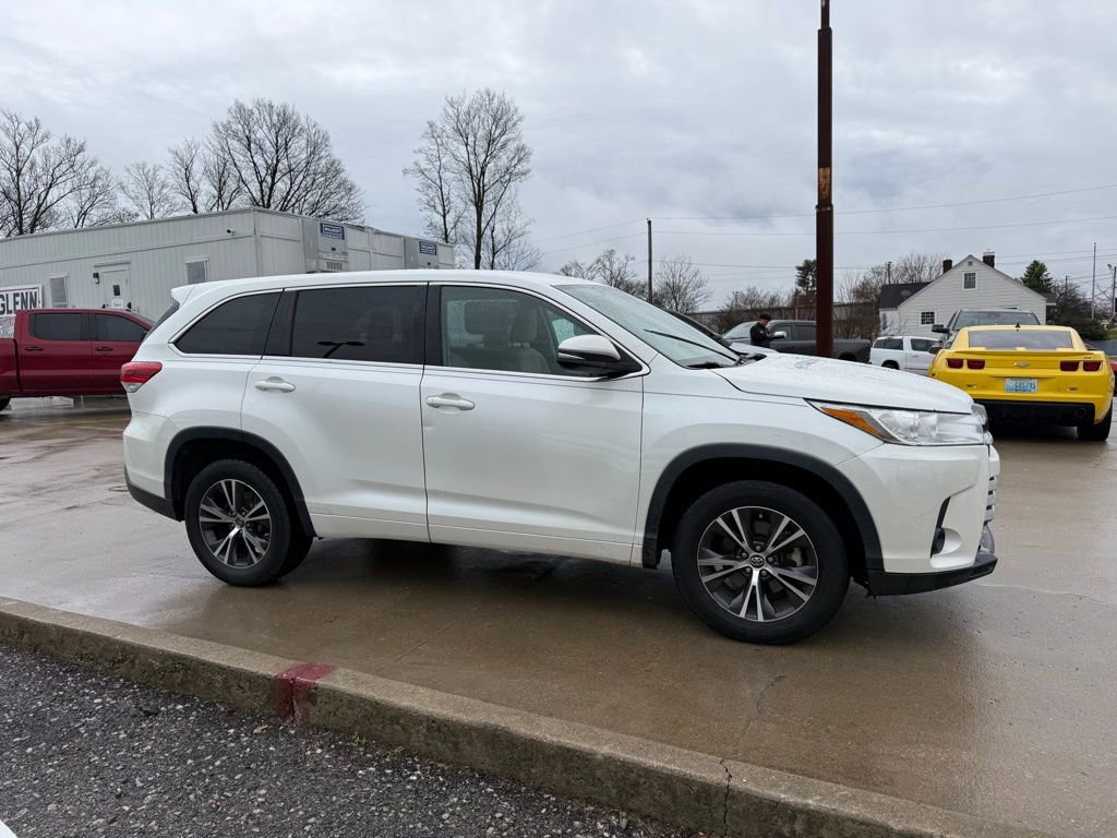 Used 2017 Toyota Highlander LE FWD image 5