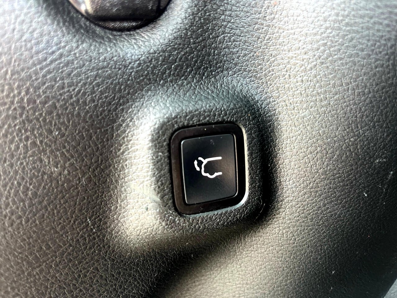 Used 2022 Jeep Compass Limited w/ Elite Group image 15