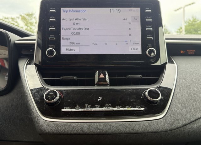 Used 2020 Toyota Corolla LE FWD image 17