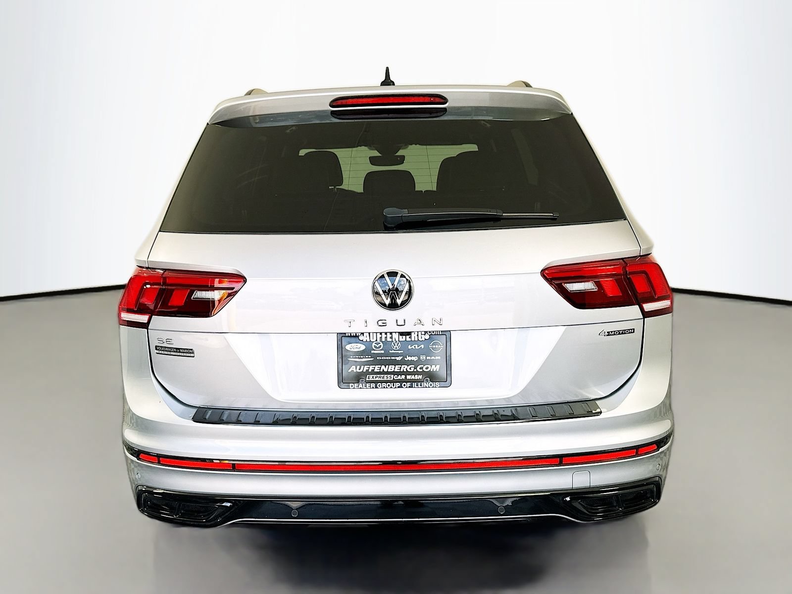 Used 2023 Volkswagen Tiguan SE R-Line AWD/4WD image 6