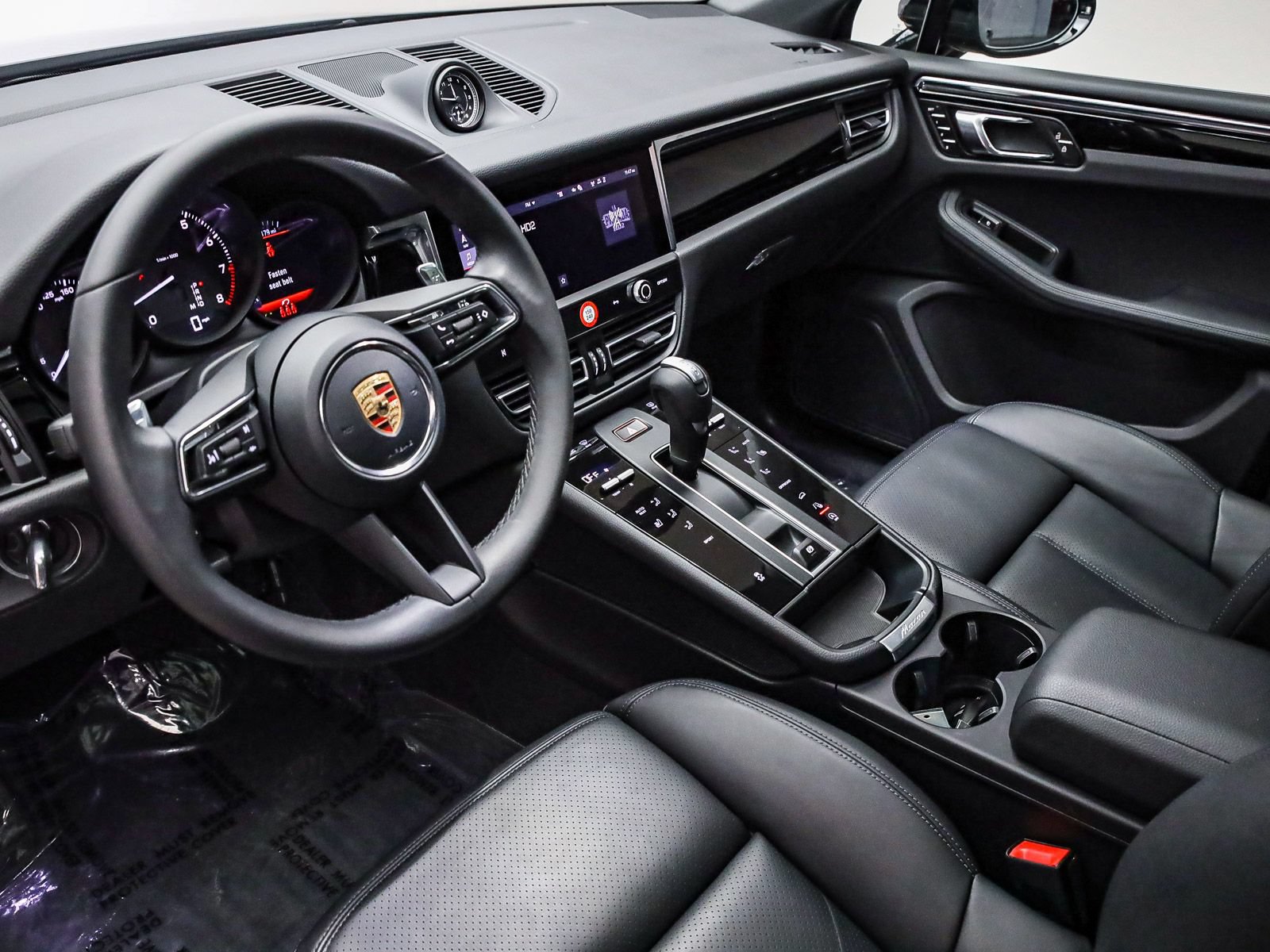 Certified 2026 Porsche Macan AWD/4WD image 4