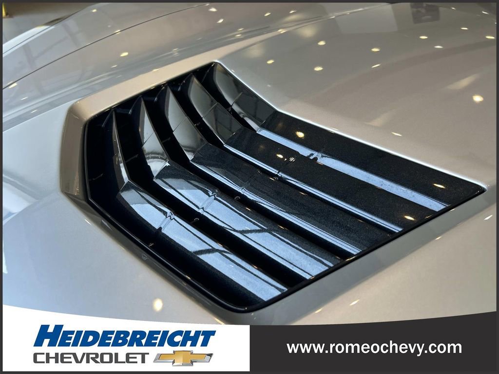 Used 2018 Chevrolet Corvette Stingray Coupe w/ 1LT RWD image 33