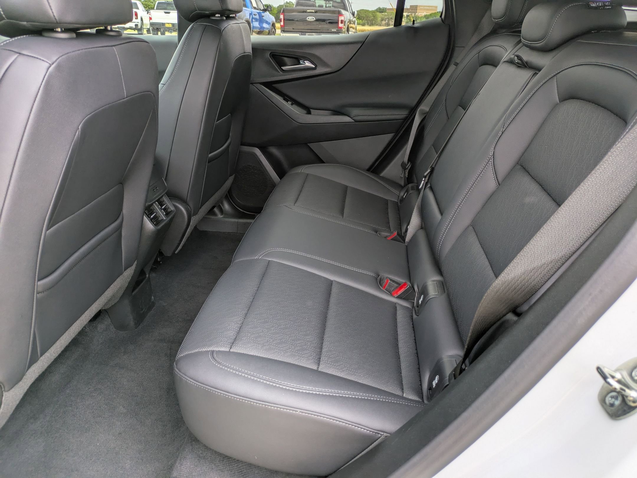 Used 2025 Chevrolet Equinox LT w/ Convenience Package II image 13