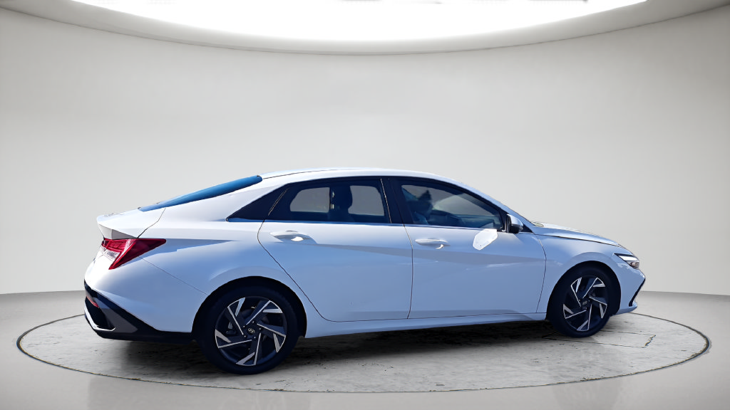 Used 2024 Hyundai Elantra Limited FWD image 6