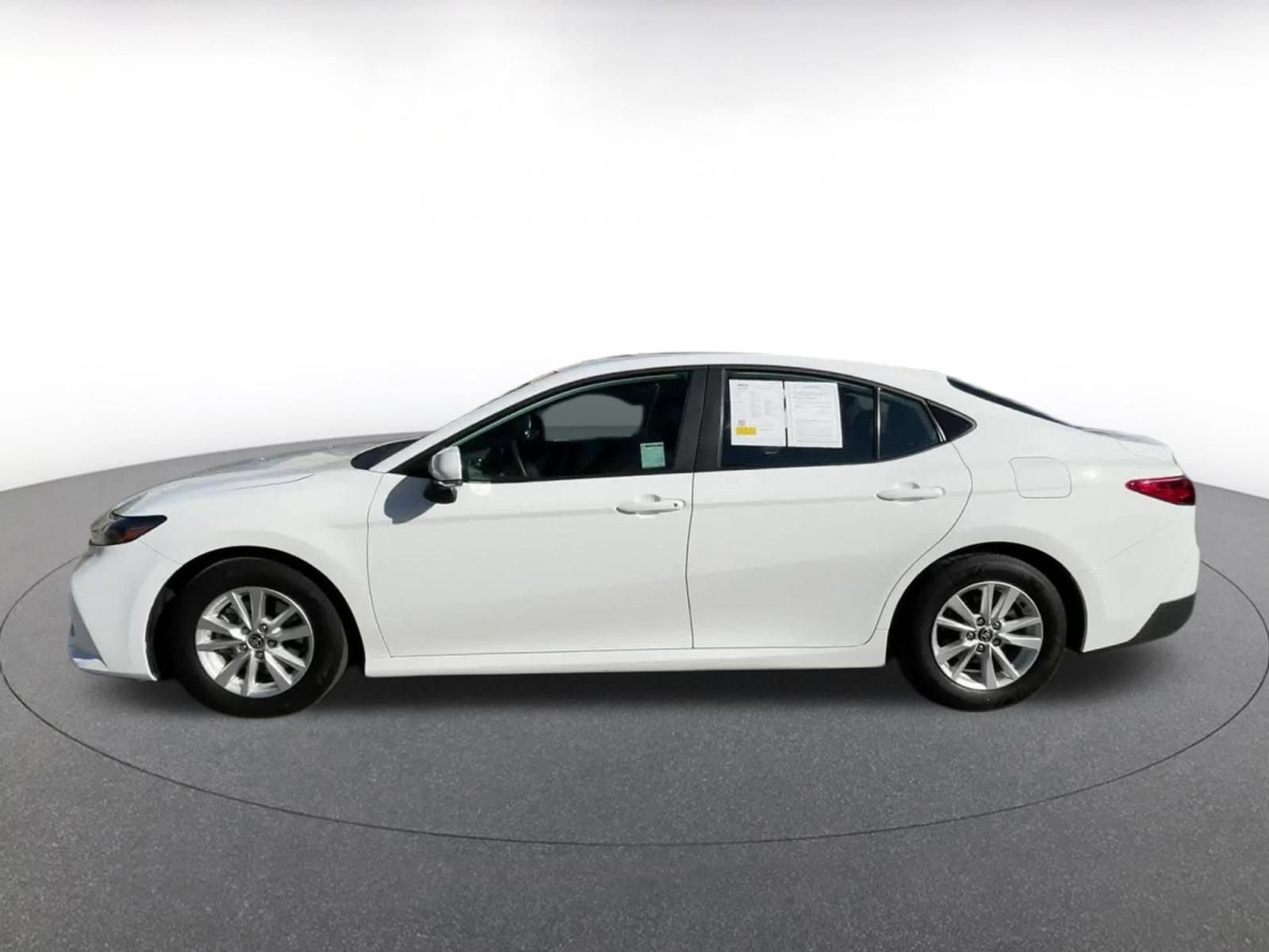 Used 2025 Toyota Camry LE image 9